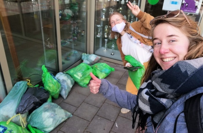 zakken zwerfafval bij Rozemarn